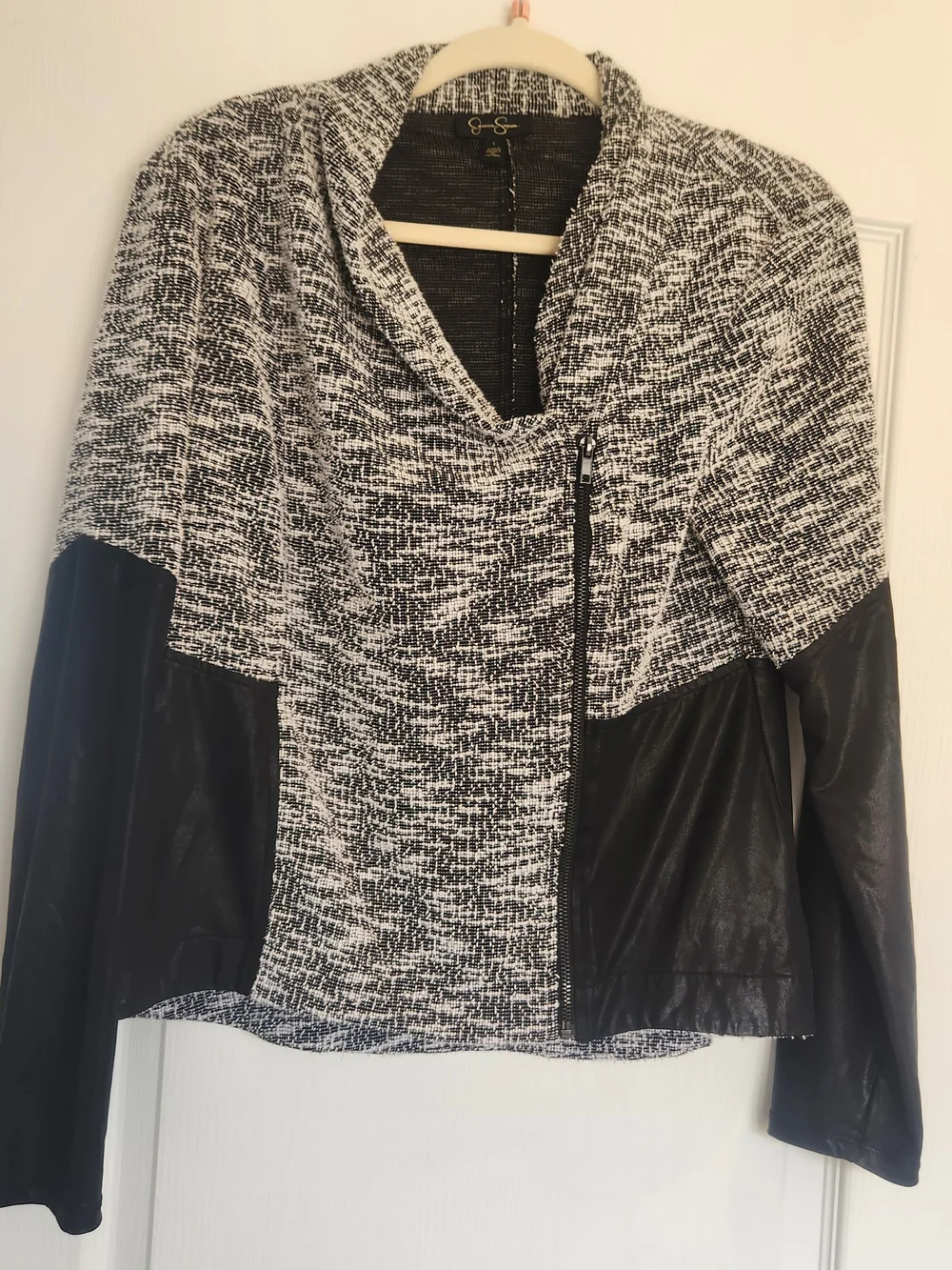 **Jessica Simpson Black & White  Jacket L Euc**